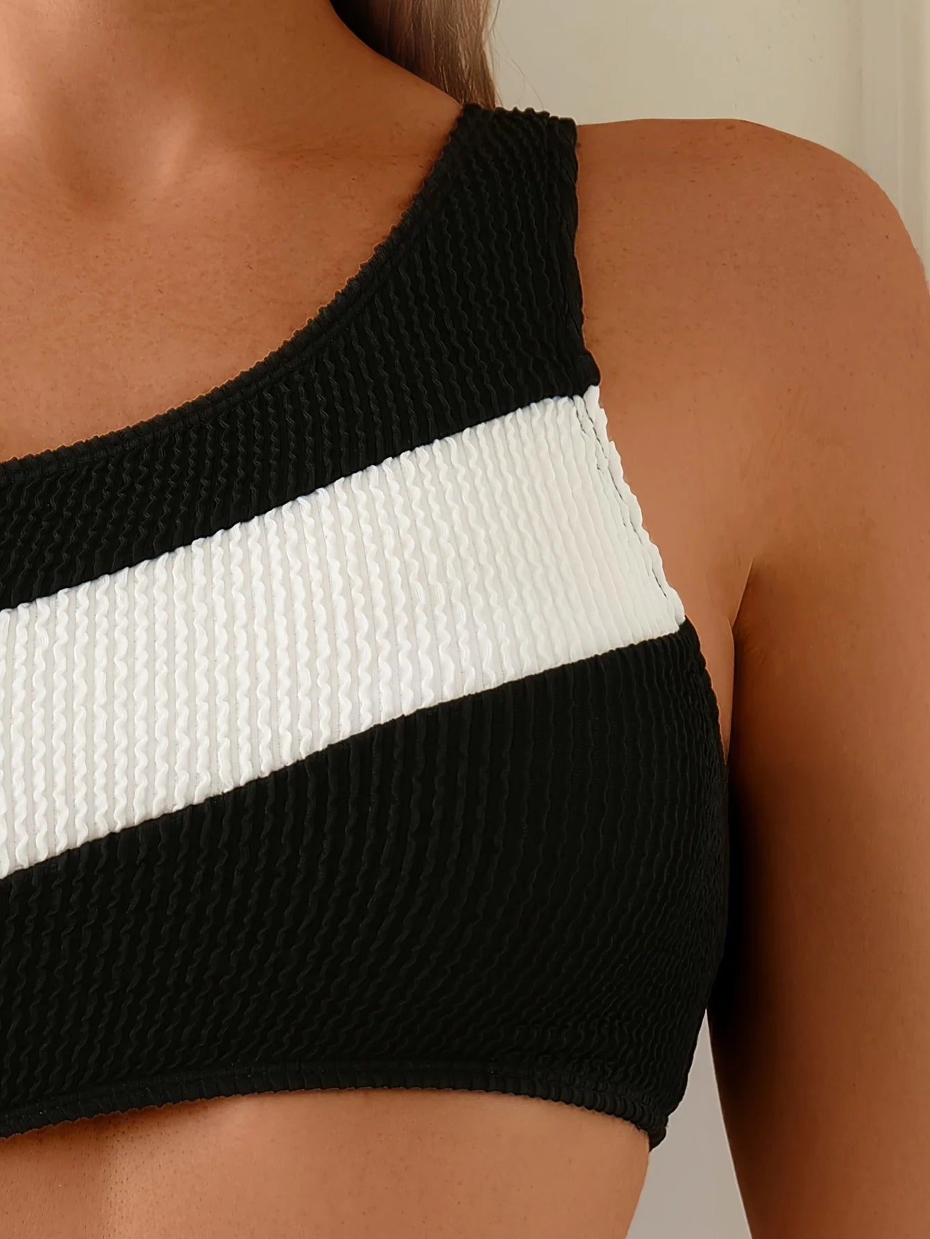 Women's Color-Blocked Textured Fabric Fashionable One-Shoulder Asymmetrical Waist Cutout Design Casual Beach Resort-Style One-Pi