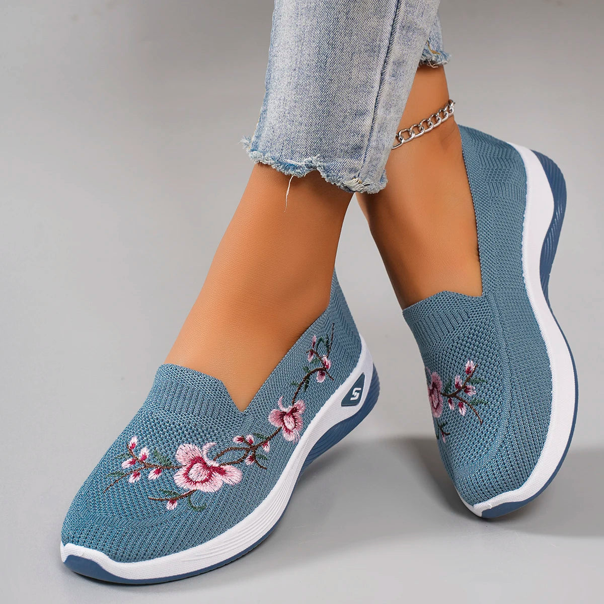 Women Fashionable and Brethable Sports Shoes