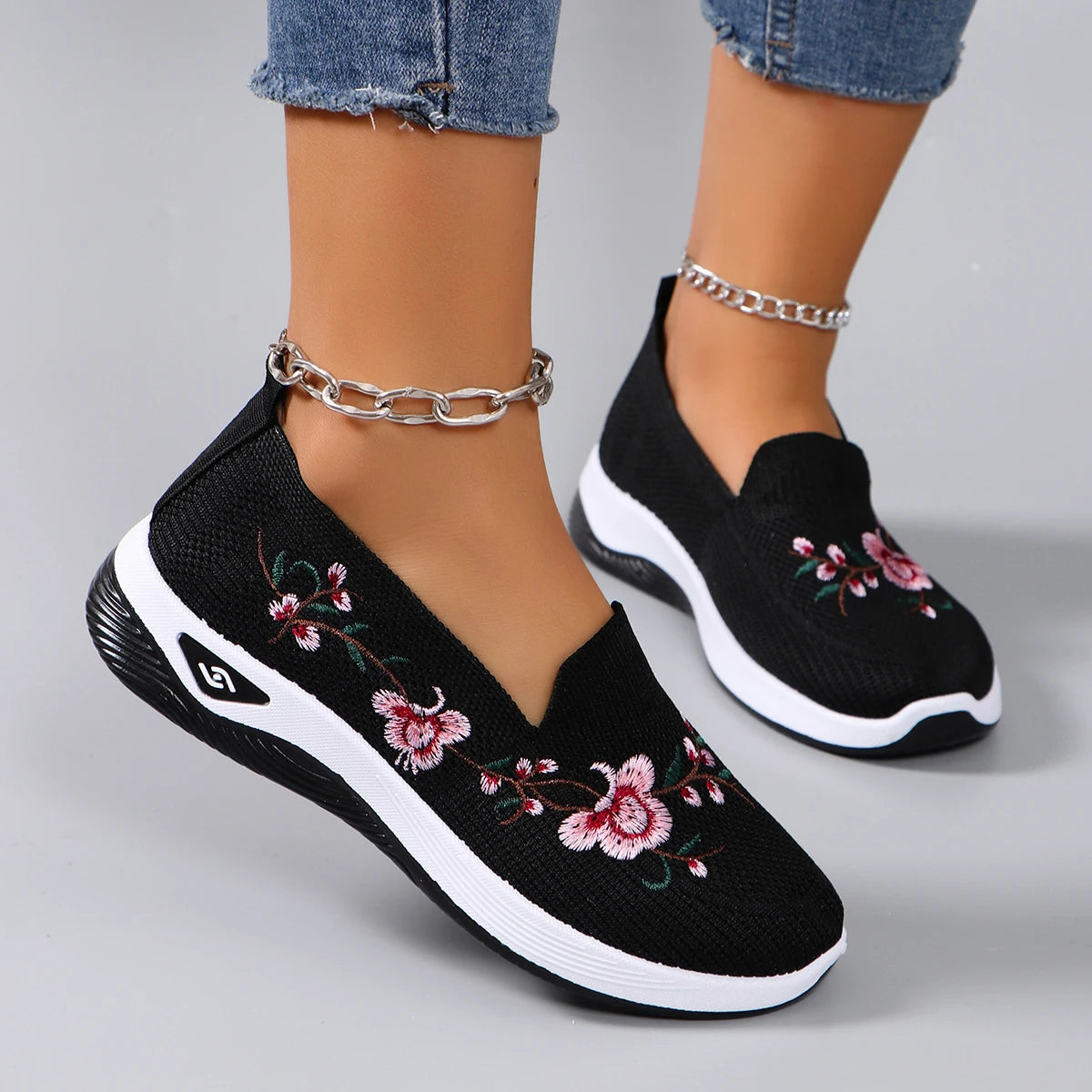 Women Fashionable and Brethable Sports Shoes