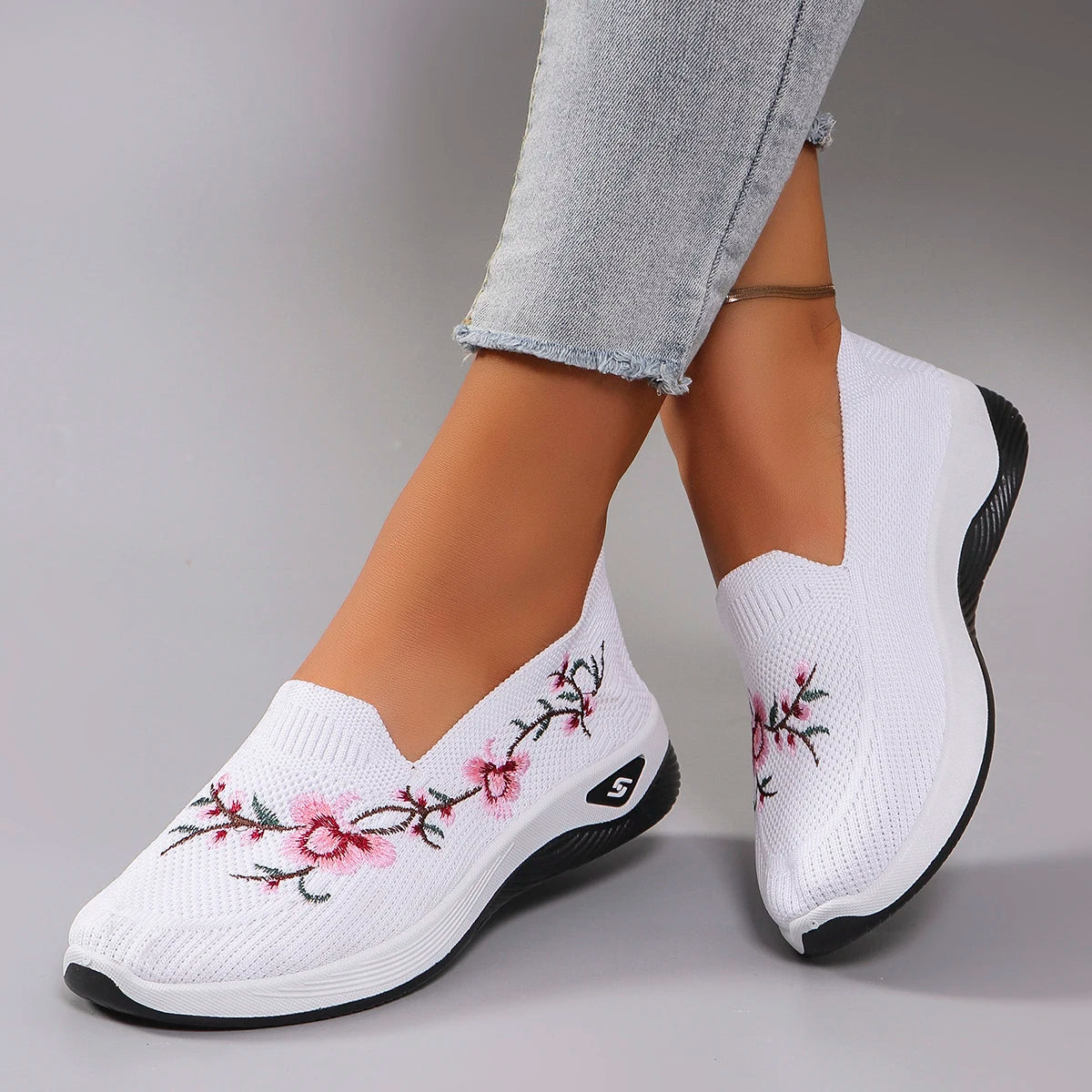 Women Fashionable and Brethable Sports Shoes