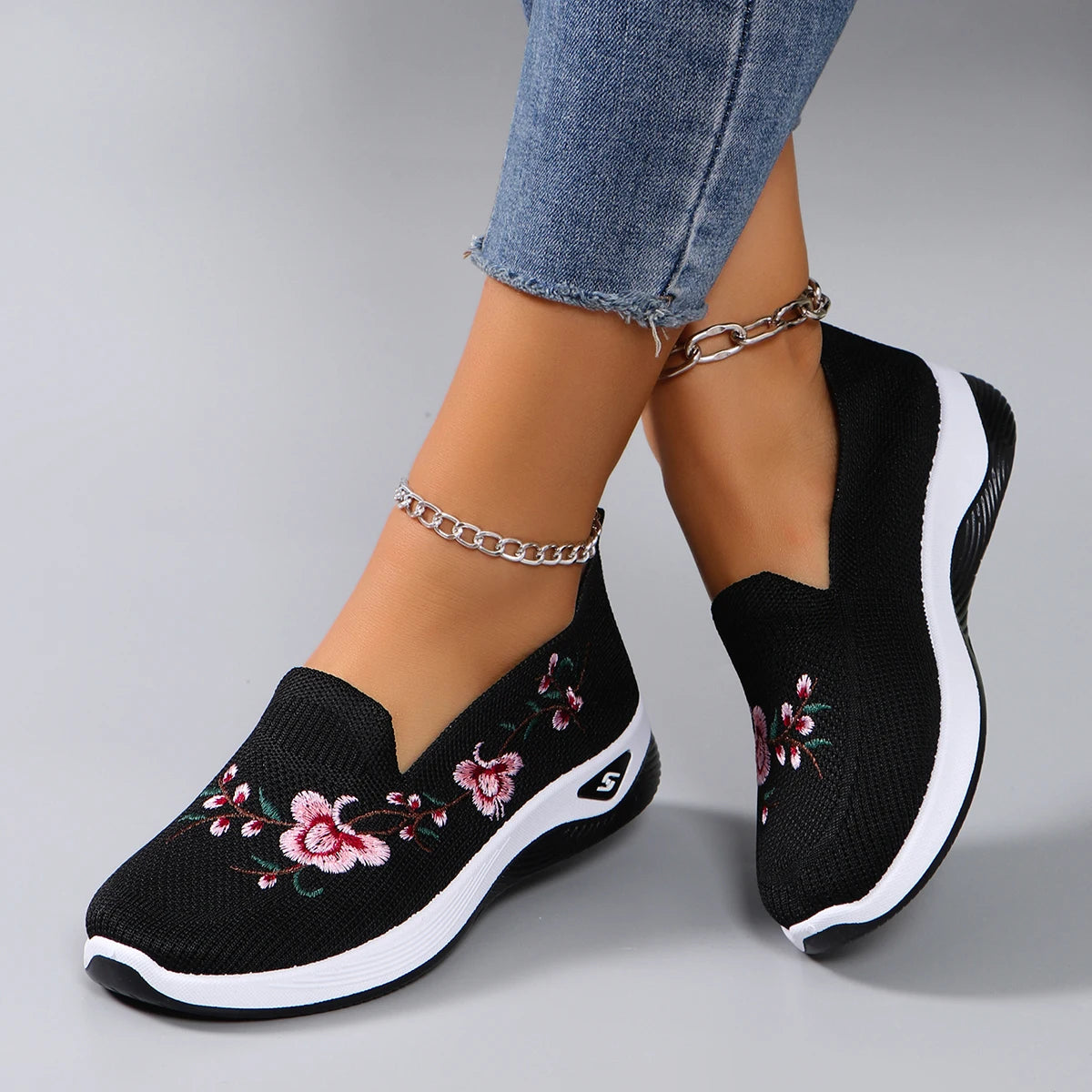 Women Fashionable and Brethable Sports Shoes