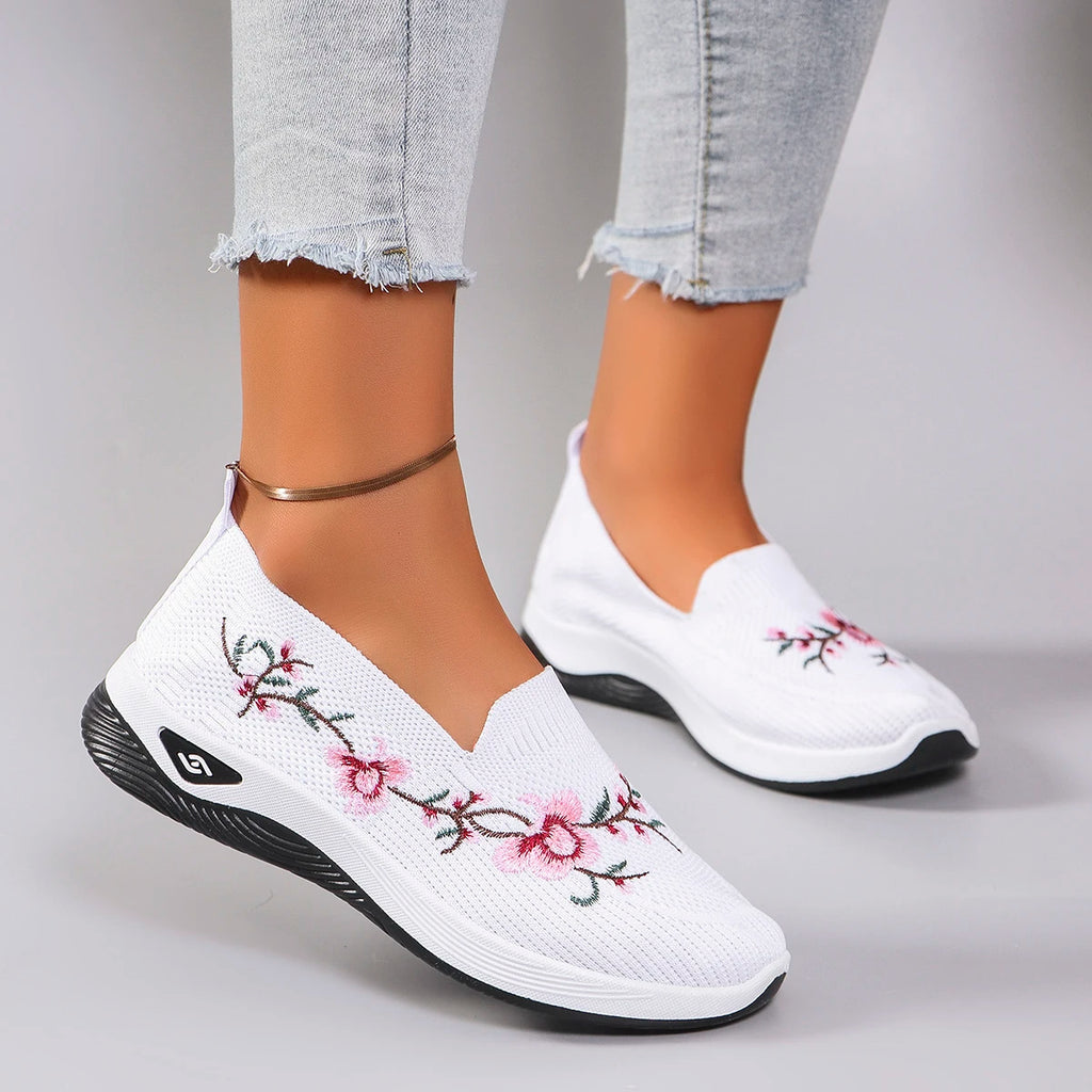 Women Fashionable and Brethable Sports Shoes