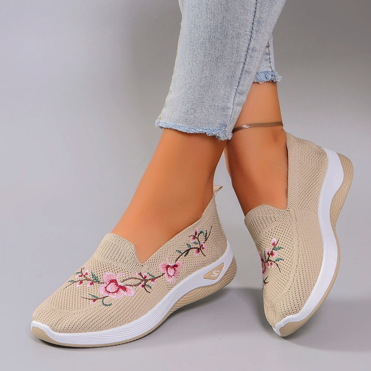 Women Fashionable and Brethable Sports Shoes