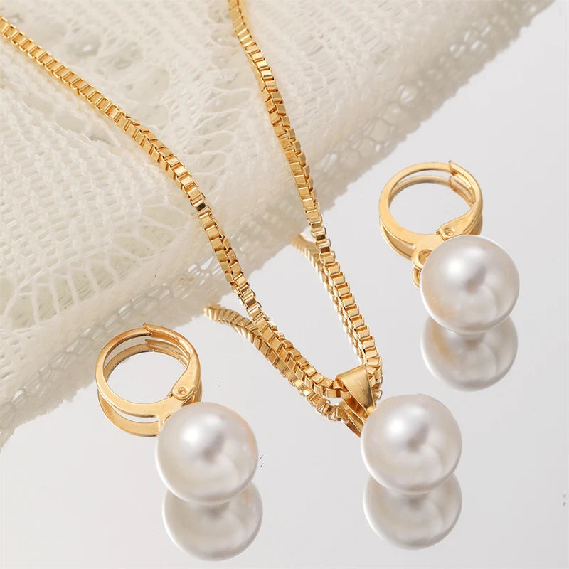 Women Pearl Pendant Necklace and Earring Jewelry Set