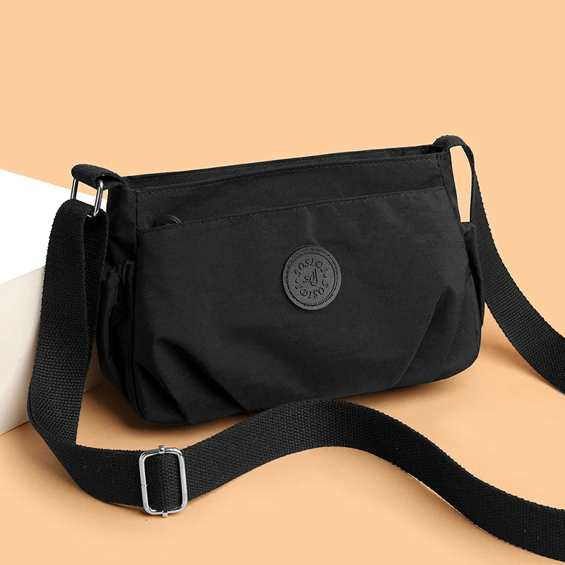 Simple new solid-color shoulder bag for women, lightweight and casual, versatile for all occasions, small square bag for outdoor