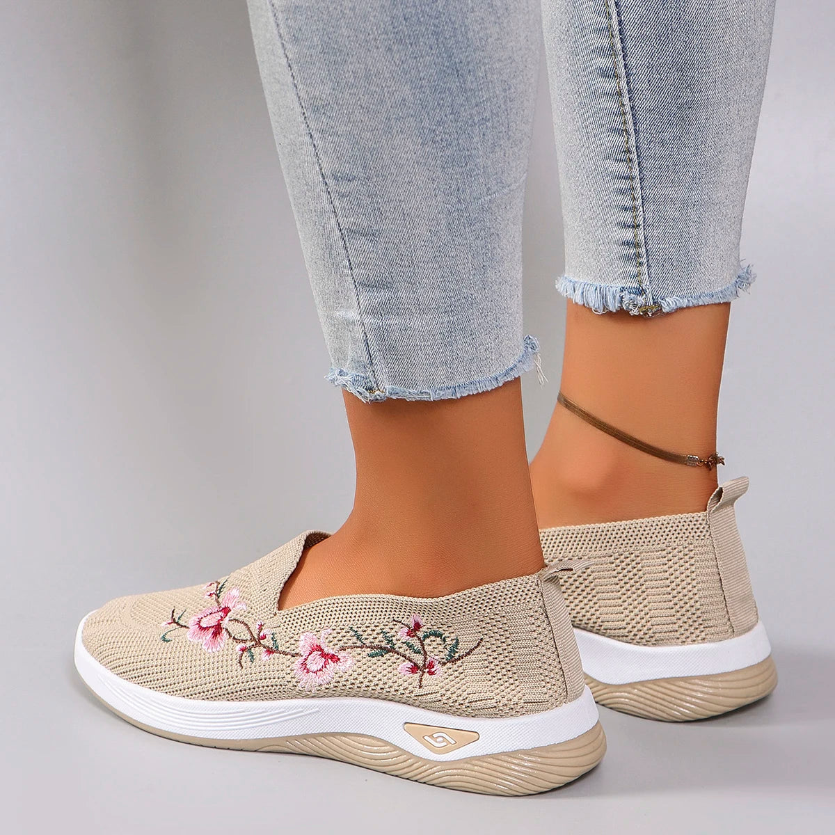Women Fashionable and Brethable Sports Shoes