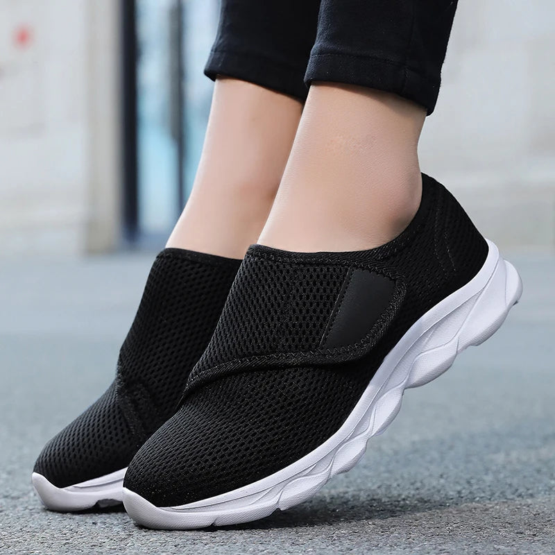 Women Wide Feet Walking Shoes