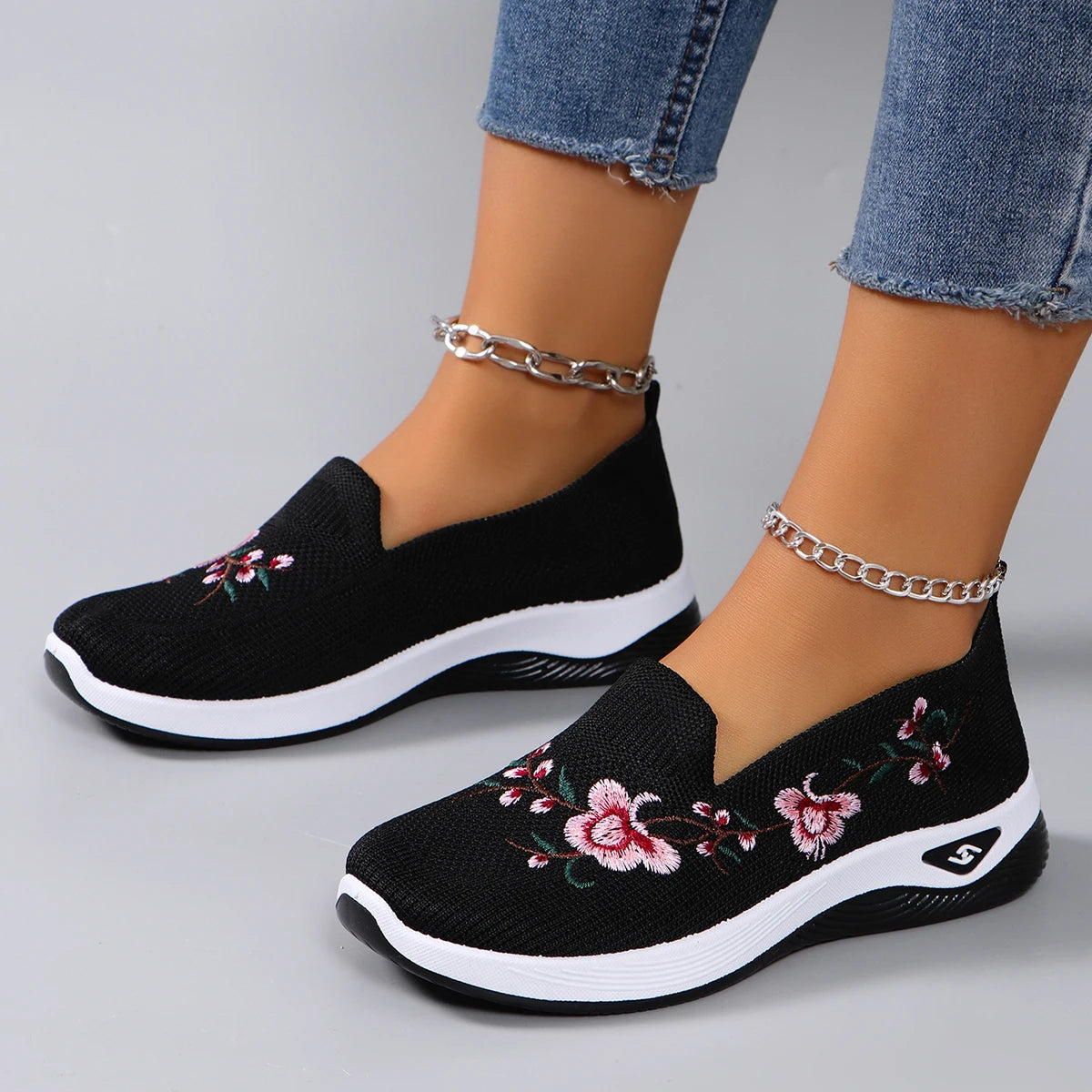 Women Fashionable and Brethable Sports Shoes