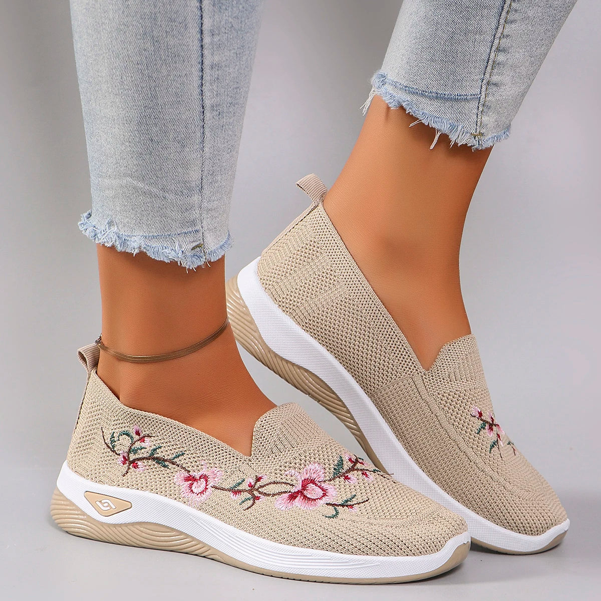 Women Fashionable and Brethable Sports Shoes