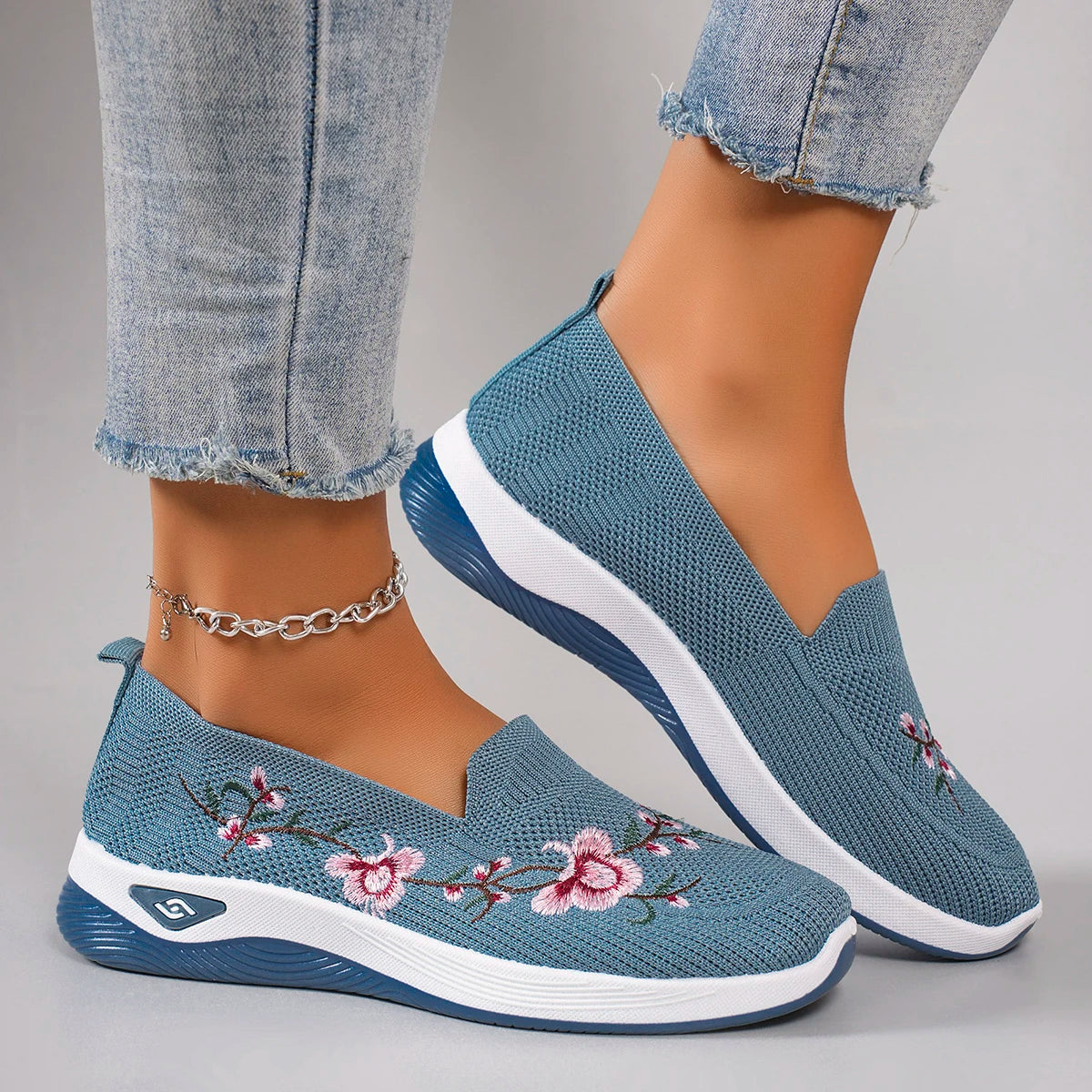 Women Fashionable and Brethable Sports Shoes
