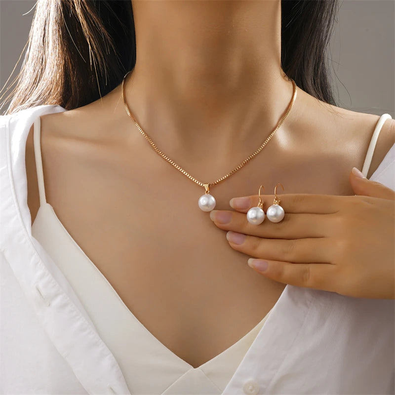 Women Pearl Pendant Necklace and Earring Jewelry Set