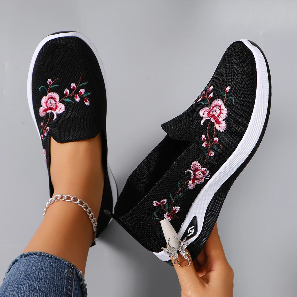 Women Fashionable and Brethable Sports Shoes