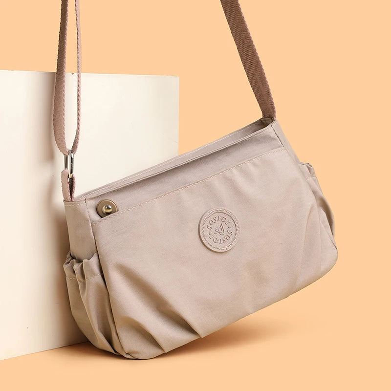 Simple new solid-color shoulder bag for women, lightweight and casual, versatile for all occasions, small square bag for outdoor